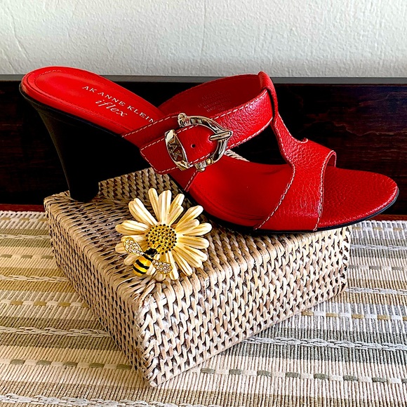🍒Anne Klein Flex “Azeek” Red Pebbled Leather w/Silver Sandals - Sz 7.5✨✨✨ - Picture 1 of 10